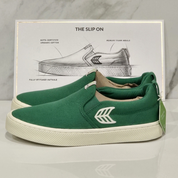 Cariuma Slip-on Green Canvas Ivory Logo Sneaker Size 9 Women's -- Unisex - Picture 1 of 7